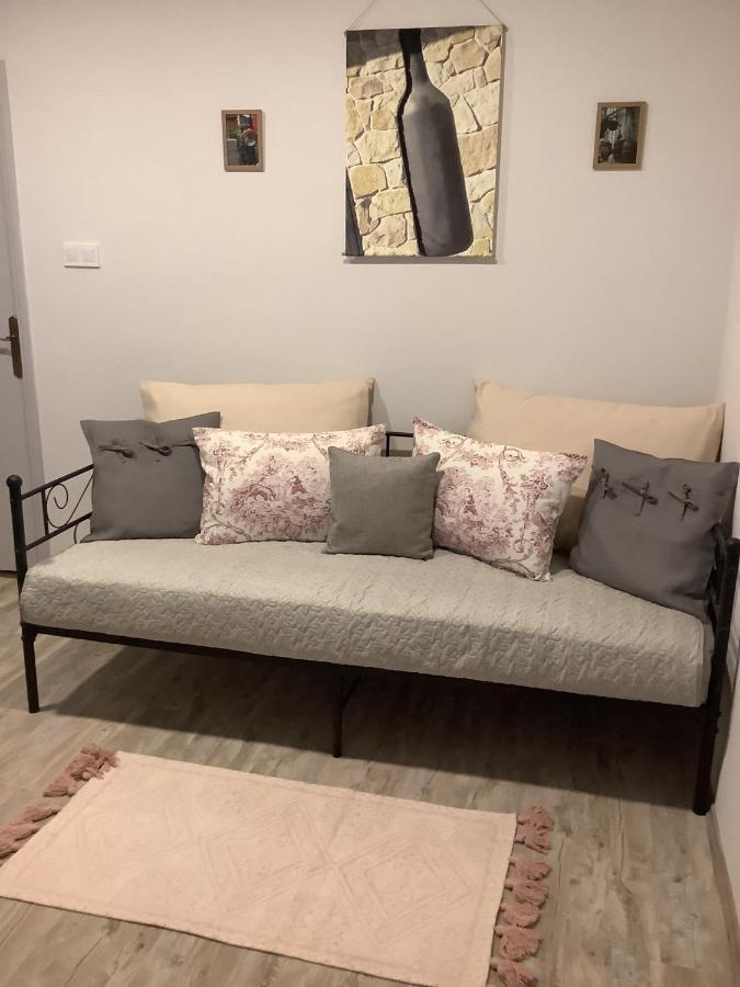 Ezuest Boroka Apartman Έγκερ Εξωτερικό φωτογραφία
