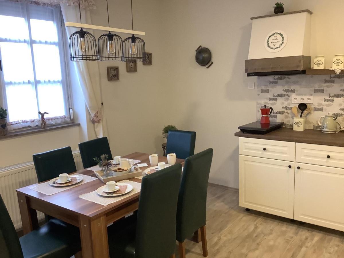 Ezuest Boroka Apartman Έγκερ Εξωτερικό φωτογραφία