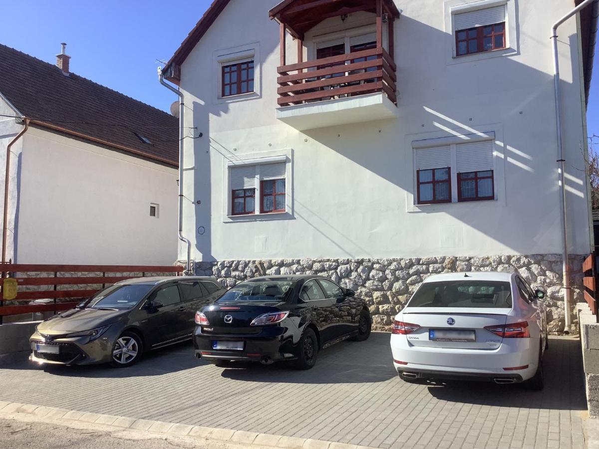 Ezuest Boroka Apartman Έγκερ Εξωτερικό φωτογραφία