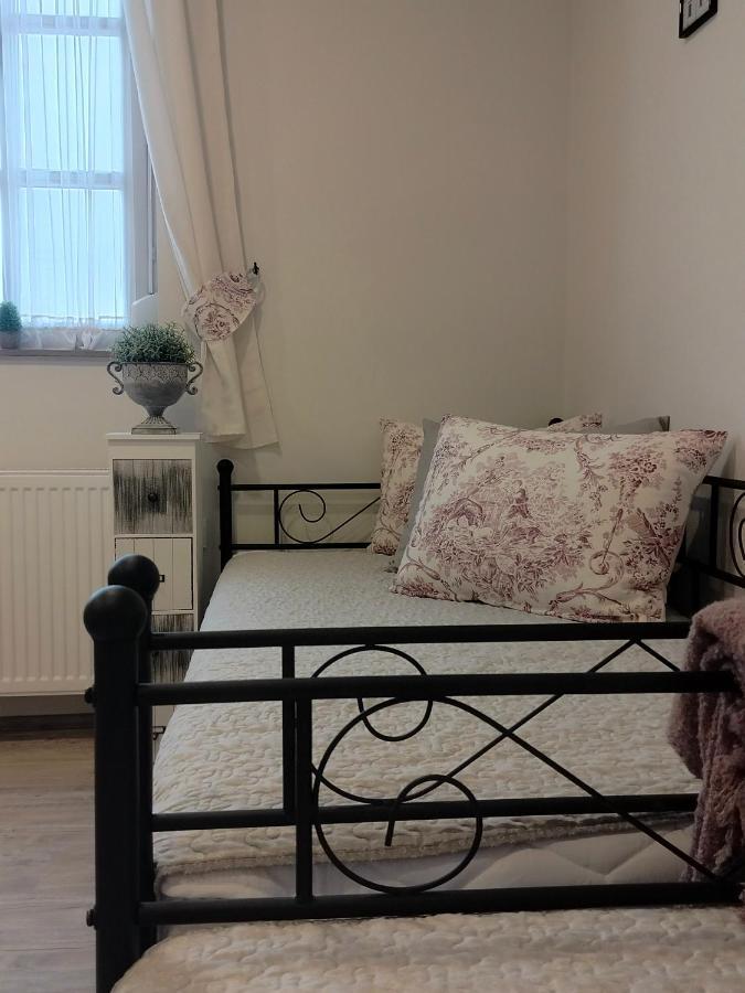 Ezuest Boroka Apartman Έγκερ Εξωτερικό φωτογραφία