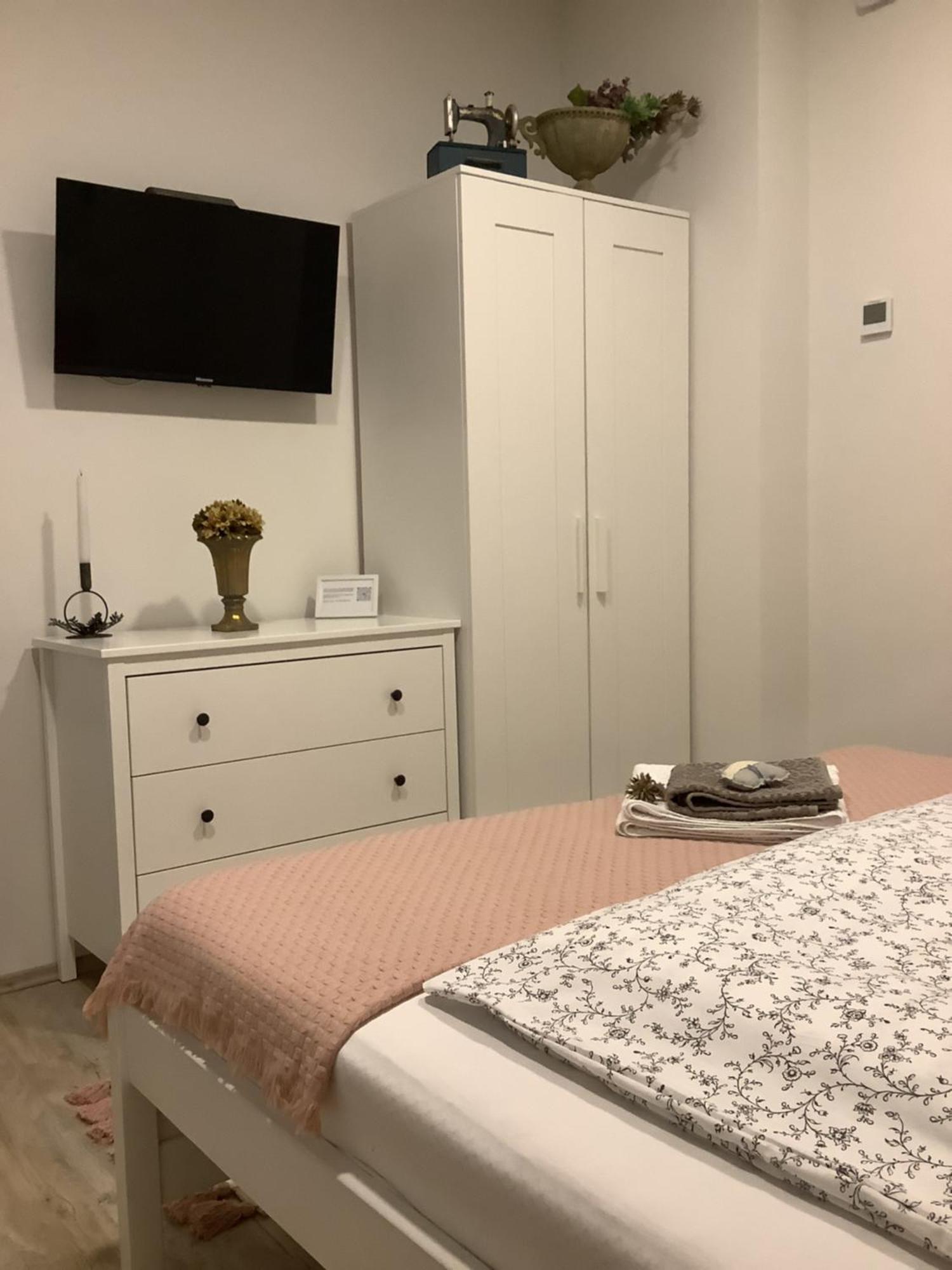 Ezuest Boroka Apartman Έγκερ Εξωτερικό φωτογραφία