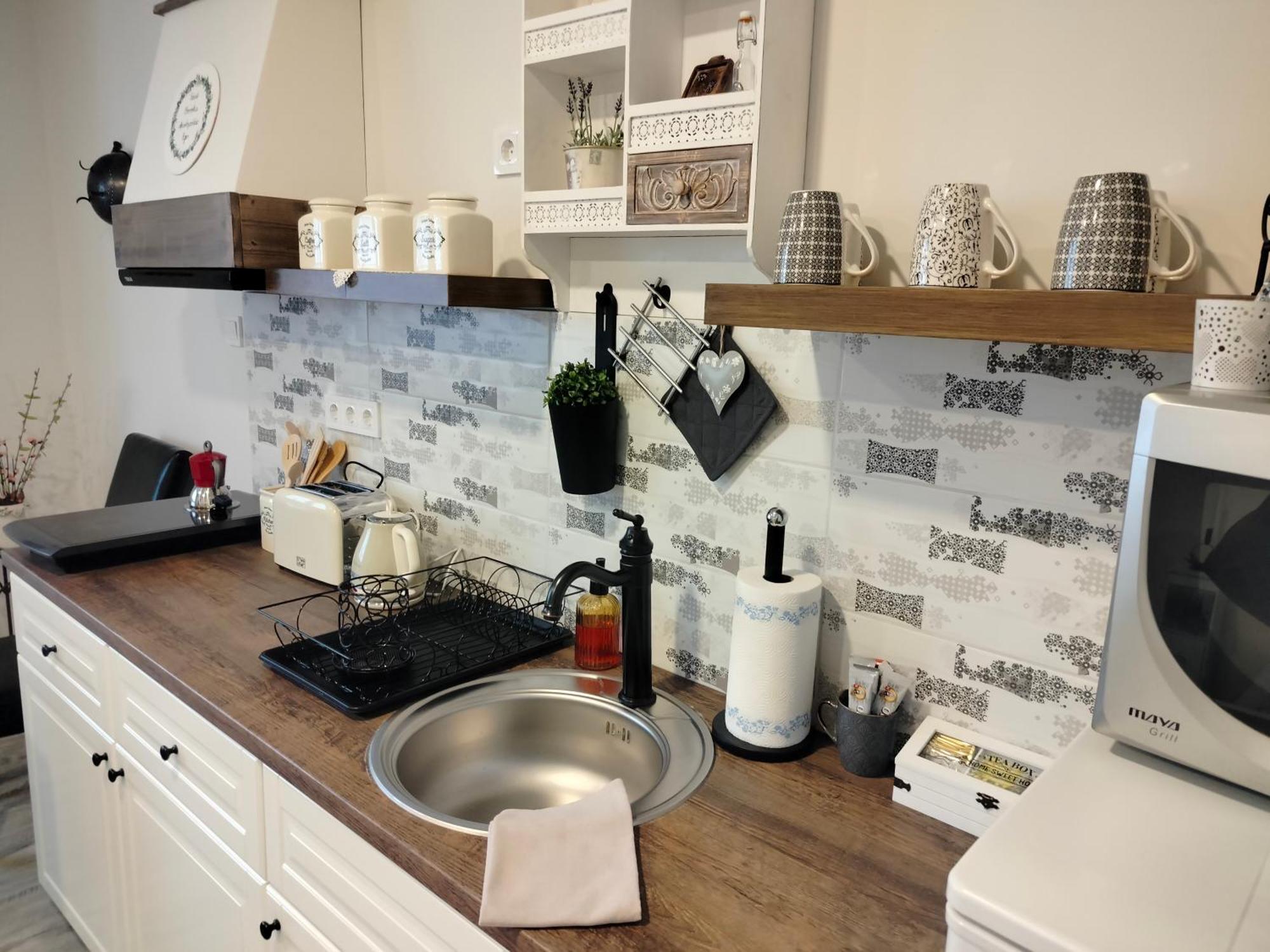Ezuest Boroka Apartman Έγκερ Δωμάτιο φωτογραφία